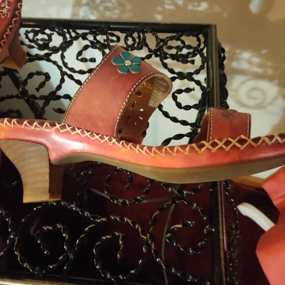 Sandals - Picture 3 of 6